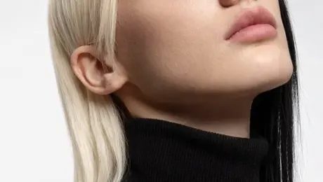 Her hair was half white and half black, she took off her glasses, and wore a turtleneck sweater.